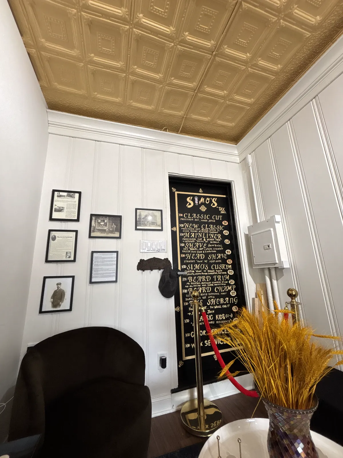 Waiting area with the tin ceiling and the Simo's price board